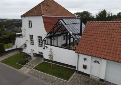 Orangeri med murvæg