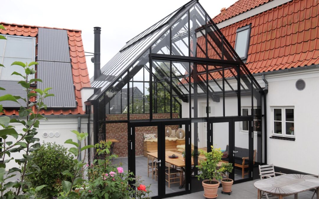 Orangeri mellem bygninger