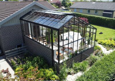 Det-franske-orangeri-foldedoer-terrasse-mursten-udestue-tilbygning-sildeben