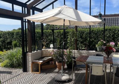 Det-franske-orangeri-foldedoer-terrasse-mursten-udestue-tilbygning-sildeben
